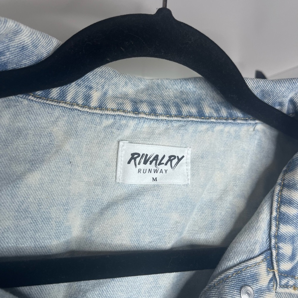 Rivalry Runway Lexington Kentucky skyline Distressed Denim jacket size medium - Picture 3 of 3
